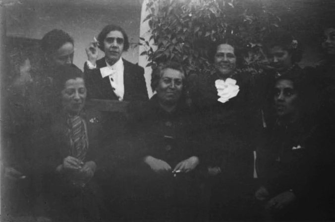 Madga Portal , Angélica Palma y Gabriela Mistral en Chile. Colección Latinoamericana Nettie Lee Benson.